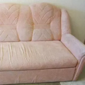 Продается мягкий уголок,  диван,  2 кресла,  персикового цвета, 