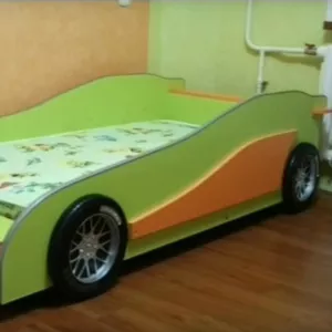 Кровать детская  в виде гоночной машины