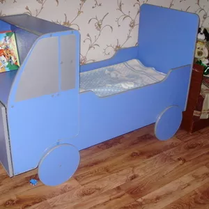 Кровать детская в виде грузовика