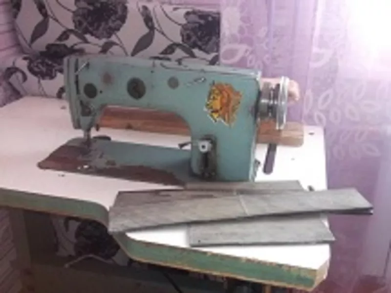Продам Промышленную швейную машинку 1022/  цена 30000 4