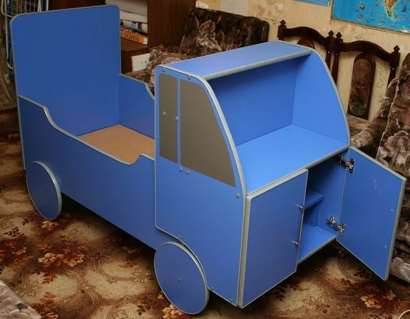 Кровать детская в виде грузовика 2